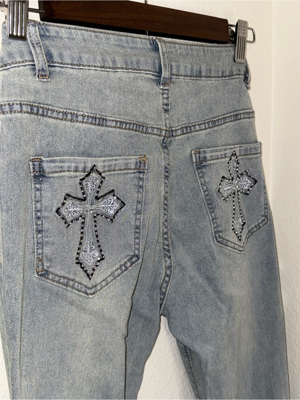 SHEIN Women’s Light Wash Embroidered Cross Pocket Jeans